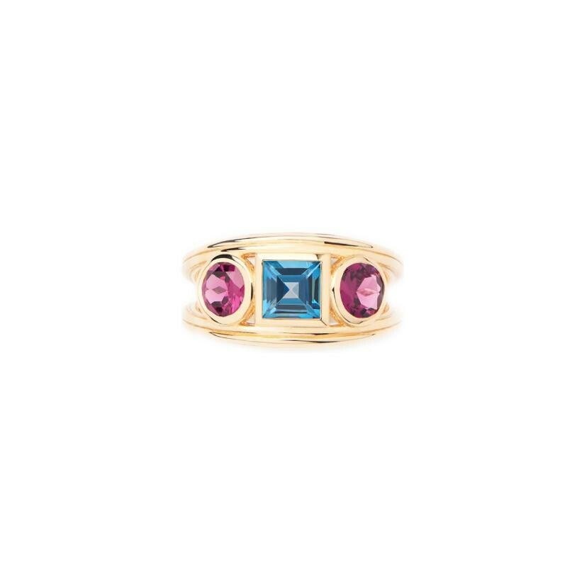 Bague Poiray Lolita en or jaune, topaze Bleu London et rhodolites